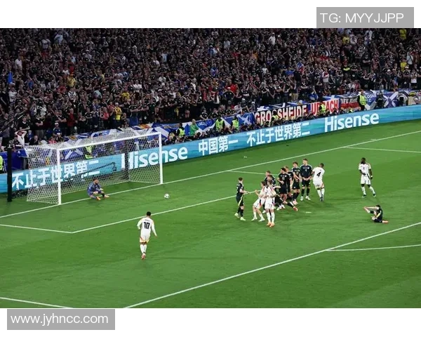 绝美球星高清壁纸带你沉浸绿茵赛场感受足球独特魅力 绝美球星高清壁纸带你沉浸绿茵赛场感受足球独特魅力