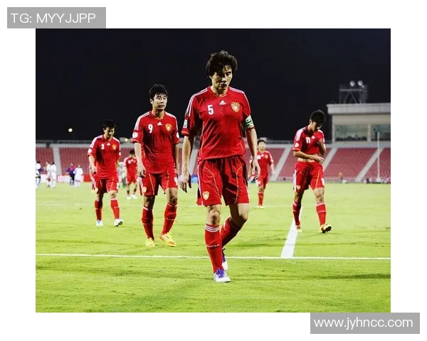 足球传奇汇聚一堂众星云集展现球场荣耀与友谊